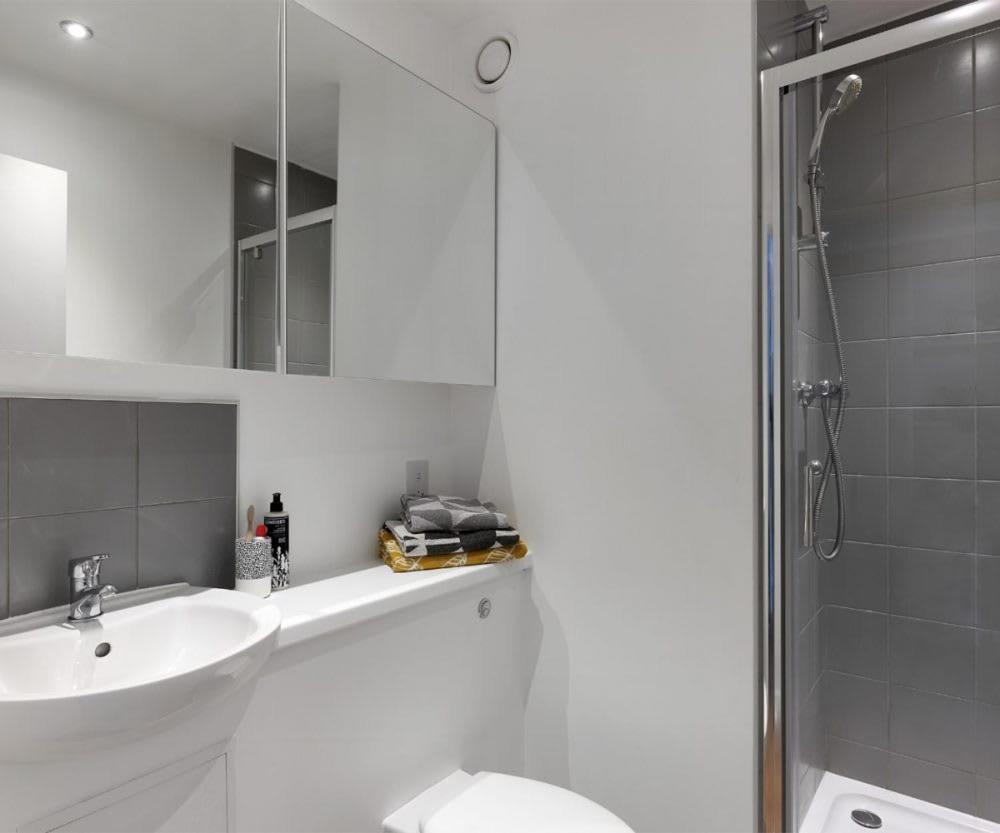 Zeni Ensuite, In Liverpool Esterno foto
